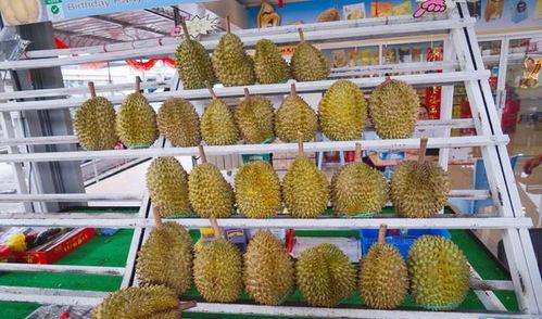 榴莲路边吃瓜,品味热带风情